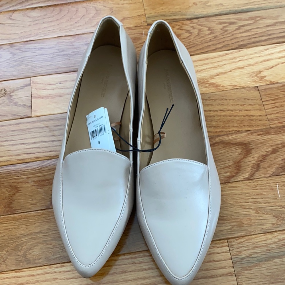 Banana Republic tan loafers/flats